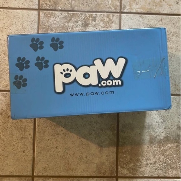 (NWT) PupProtector Waterproof Throw Blanket. Large (80”L X 62”W) - Picture 11 of 12